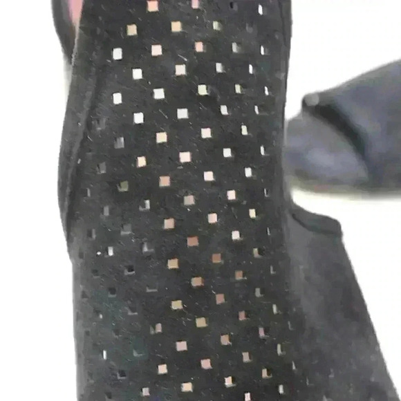 Universal Thread Black Shoe - Picture 5 of 5